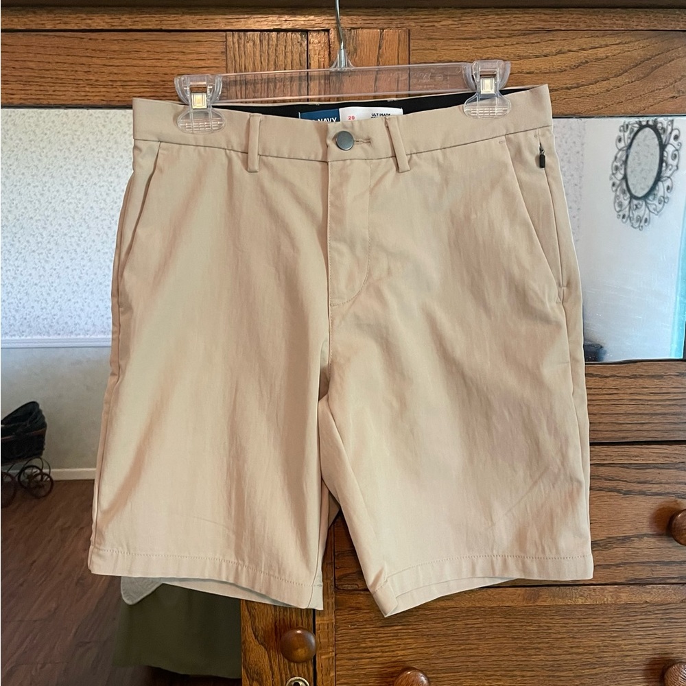 Old Navy Khaki Ultimate Tech Slim Built-In-Flex Shorts
